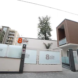 https://8room-hotel.taorminaitalyhotels.com